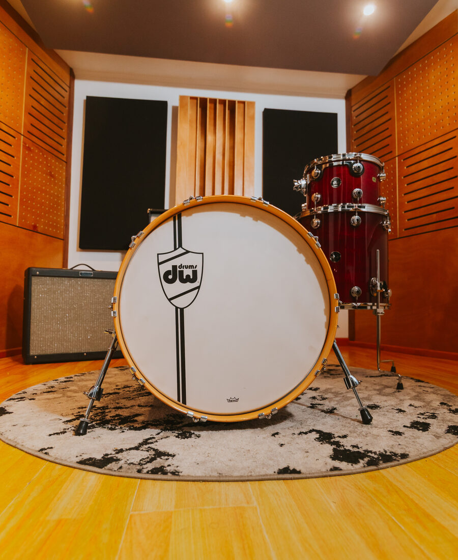 Bateria en sala Room Studios