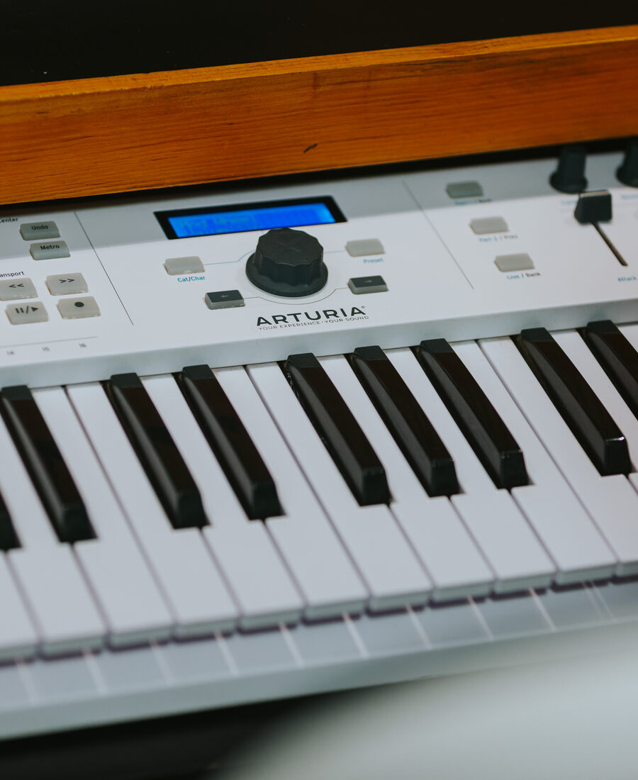 Teclado Arturia Room Studios